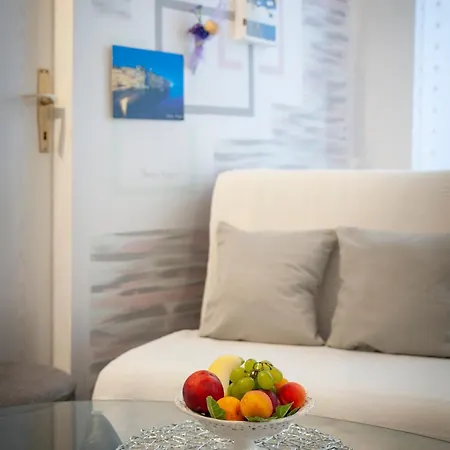Apartment Romance *
